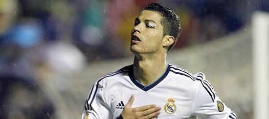 姆巴佩双响+库尔图瓦神扑！皇马3-0大胜重回正轨，阿诺德伤退成隐忧